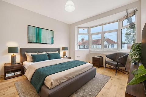 65 Hampton Road, London, E4 8NH