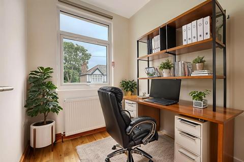 65 Hampton Road, London, E4 8NH
