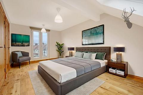 65 Hampton Road, London, E4 8NH
