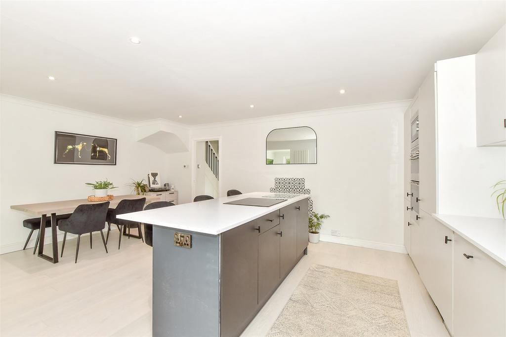 Kitchen/Dining Area