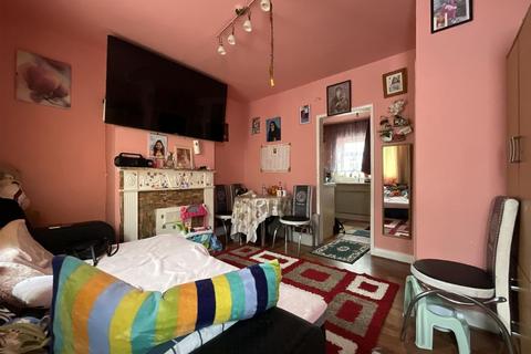 3 bedroom terraced house for sale, James Street, Scarborough, YO12