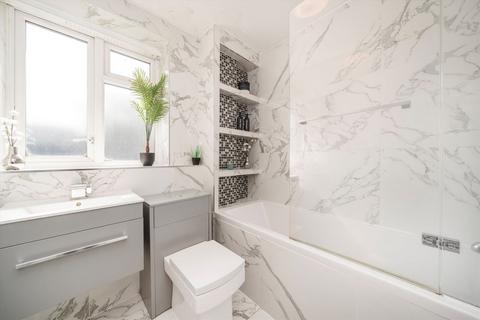1 bedroom flat for sale, Macfarlane Road, London W12
