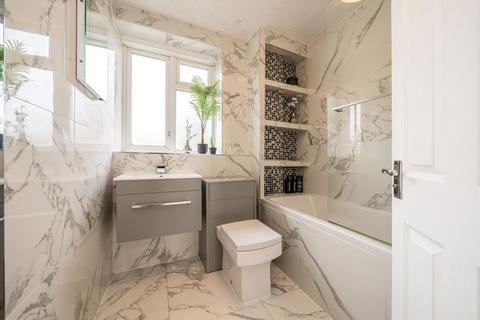 1 bedroom flat for sale, Macfarlane Road, London W12