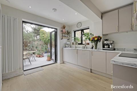 7 Mansard Close, Hornchurch, RM12 4HS