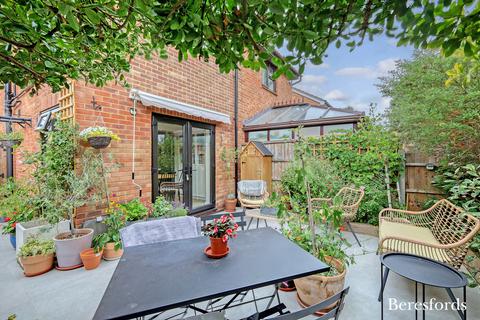 7 Mansard Close, Hornchurch, RM12 4HS