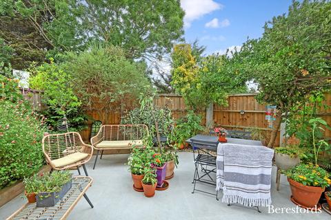 7 Mansard Close, Hornchurch, RM12 4HS