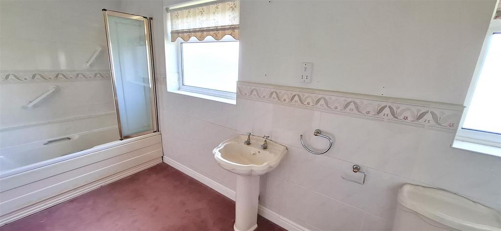 En suite bathroom