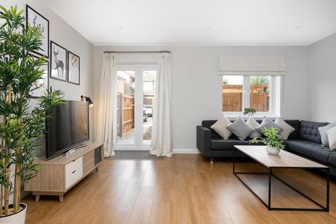 4 bedroom semi-detached house to rent, Chalvey Road East, Slough, Berkshire, SL1
