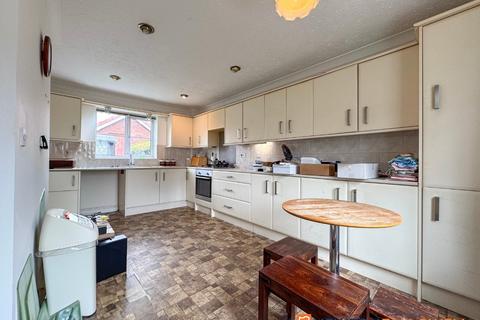 3 bedroom detached house for sale, Henton Close, 1 NG24