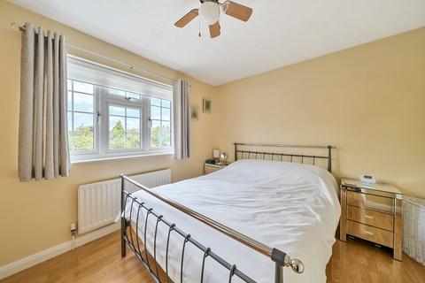 3 Muncies Mews, London, SE6 1ER