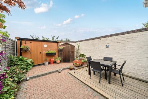 3 Muncies Mews, London, SE6 1ER