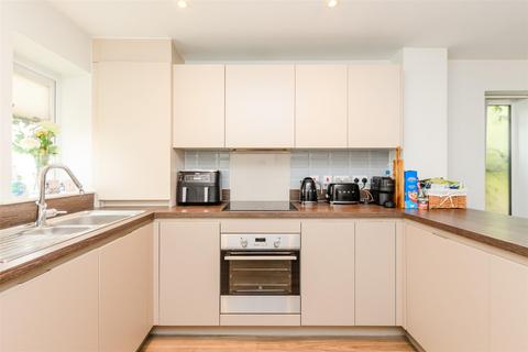 2 Caxton Park, Northfleet, Gravesend, DA11 8GA