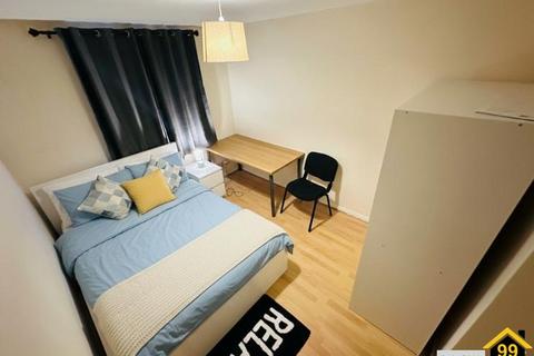 5 bedroom flat for sale, Cowbridge Lane, Barking, London Borough of and Dagenham, IG11