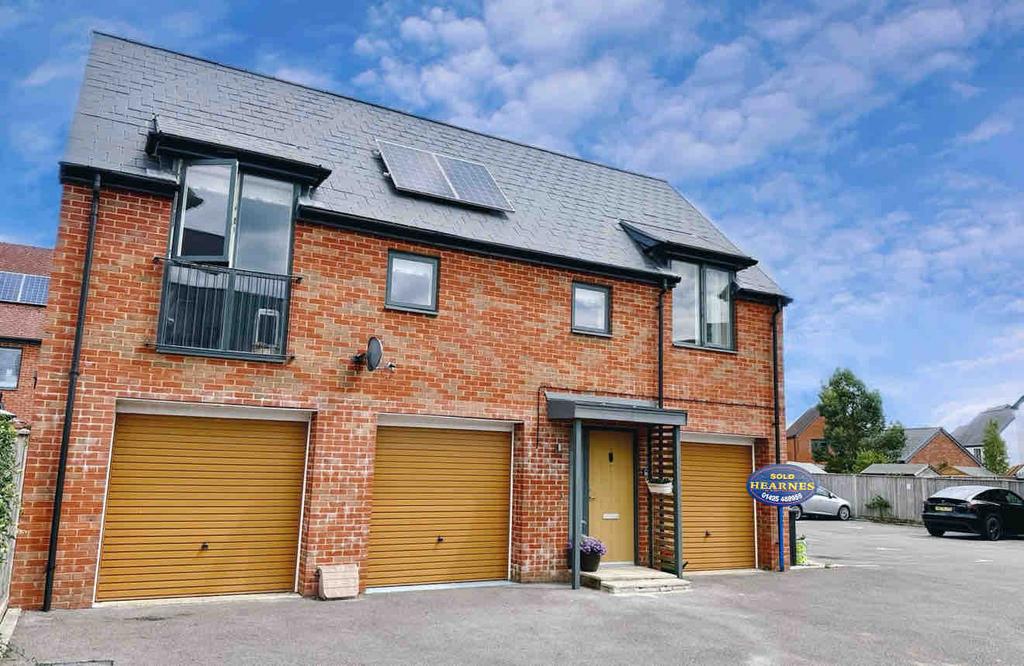 2 bedroom freehold coach house