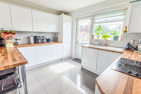 undefined, Chelmsford Avenue, Romford, RM5