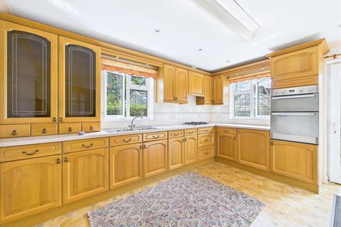 4 bedroom detached house for sale, Petrel Way, Chelmsford