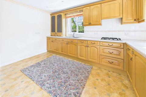 4 bedroom detached house for sale, Petrel Way, Chelmsford