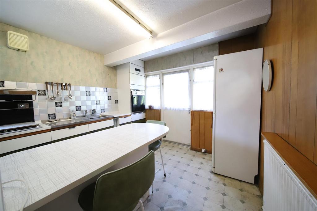 Kitchen1.jpg