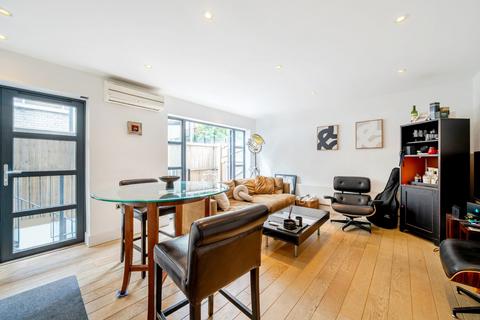 2 bedroom flat for sale, Hatton Place, Farringdon, London, EC1N