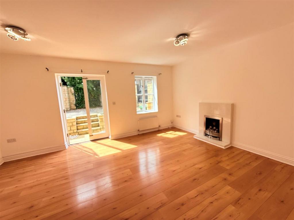 Lounge to garden.jpg