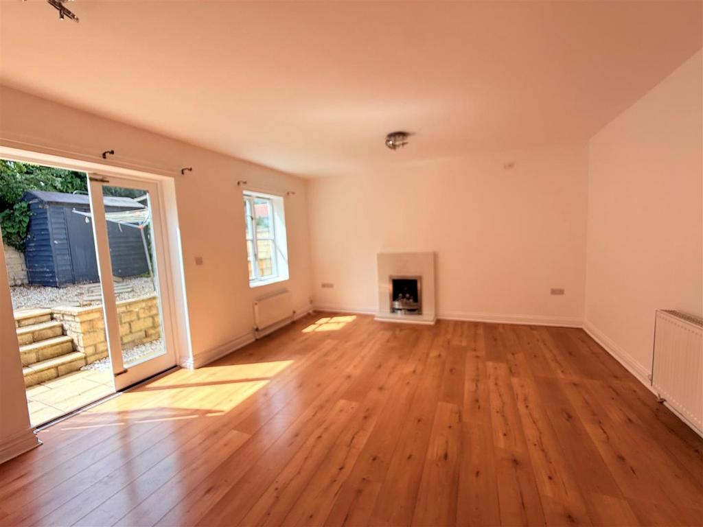 Lounge 2 new.jpg