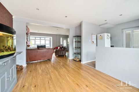 3 bedroom semi-detached house for sale, Aintree Grove, Upminster