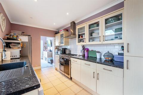 3 bedroom detached house for sale, Lyme Regis Road, Banstead