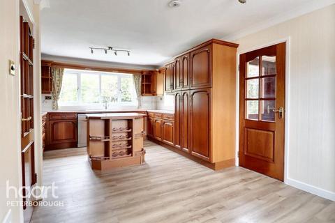 4 bedroom detached house for sale, Station Road, Holme
