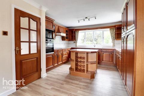 4 bedroom detached house for sale, Station Road, Holme