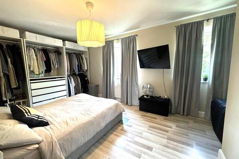 147 Limeside Road, Oldham, OL8 3LT
