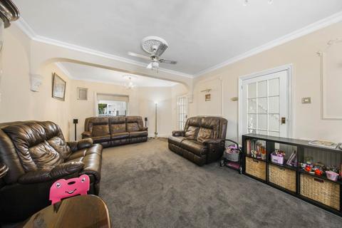 3 bedroom terraced house for sale, New Road, Chingford, E4