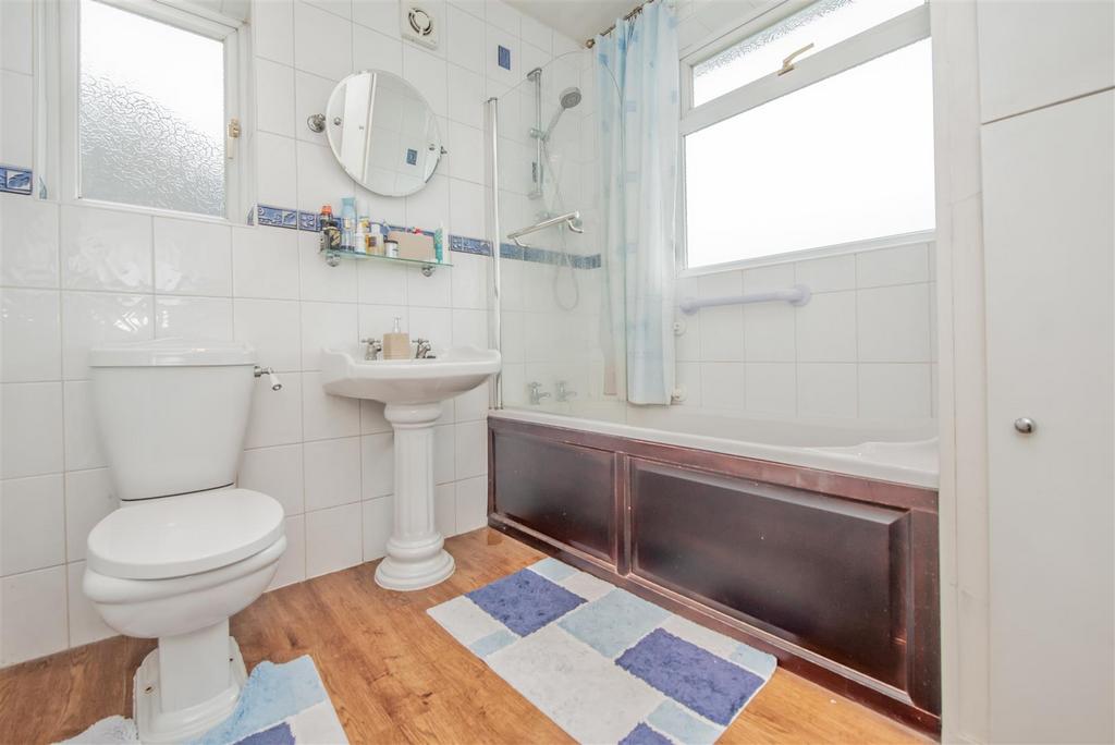 Bathroom / WC: