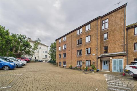 1 bedroom retirement property for sale, Holmesdale Gardens, Hastings