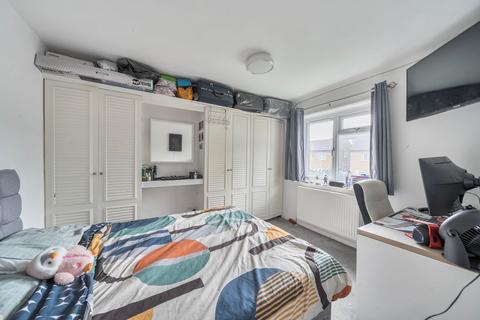 3 bedroom terraced house for sale, Blundell Road, Edgware, HA8
