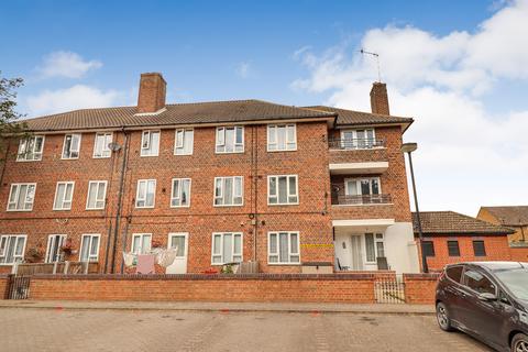 3 Clayburn Gardens, South Ockendon, RM15 6AT