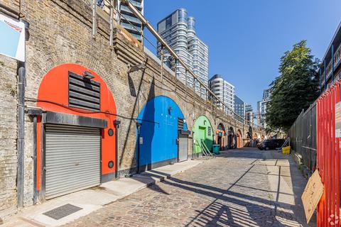 Distribution warehouse to rent, Randall Rd London SE11 5JR