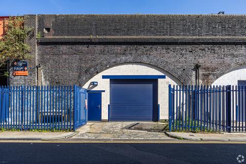Distribution warehouse to rent, Cudworth St London E1 5QU