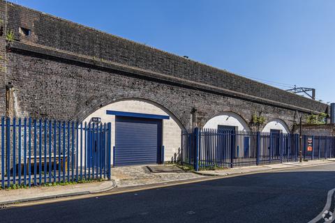 Distribution warehouse to rent, Cudworth St London E1 5QU