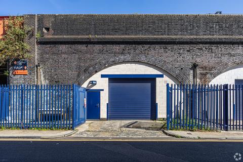 Distribution warehouse to rent, Cudworth St London E1 5QU