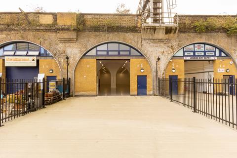 Distribution warehouse to rent, Raymouth Rd London SE16 2DB