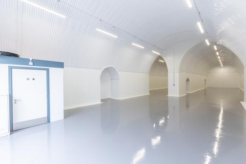 Distribution warehouse to rent, Raymouth Rd London SE16 2DB