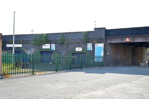 Distribution warehouse to rent, Castle Business Park Shrewsbury SY1 2EG