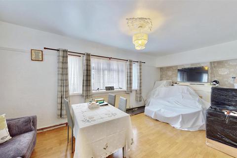 3 bedroom end of terrace house for sale, Greenway, Dagenham, RM8