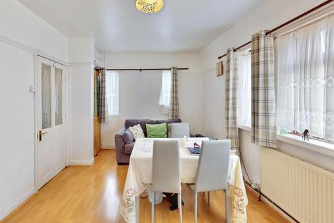 3 bedroom end of terrace house for sale, Greenway, Dagenham, RM8