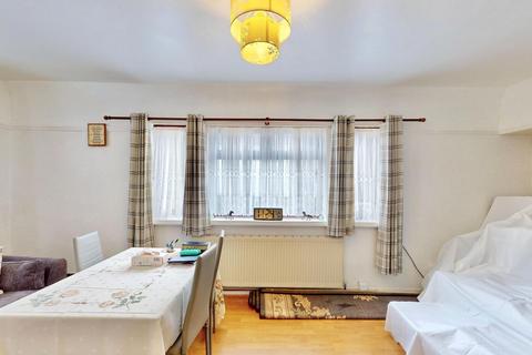 3 bedroom end of terrace house for sale, Greenway, Dagenham, RM8