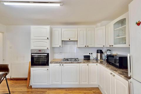 3 bedroom end of terrace house for sale, Greenway, Dagenham, RM8