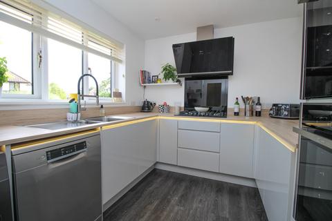 3 bedroom terraced house to rent, Barry Lynham Drive, Newmarket