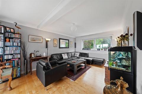 2 bedroom flat for sale, Warren Road, Guildford