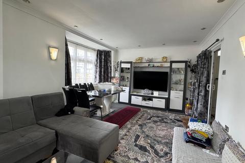 undefined, Shaftesbury Avenue, Southall, UB2