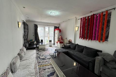 undefined, Shaftesbury Avenue, Southall, UB2
